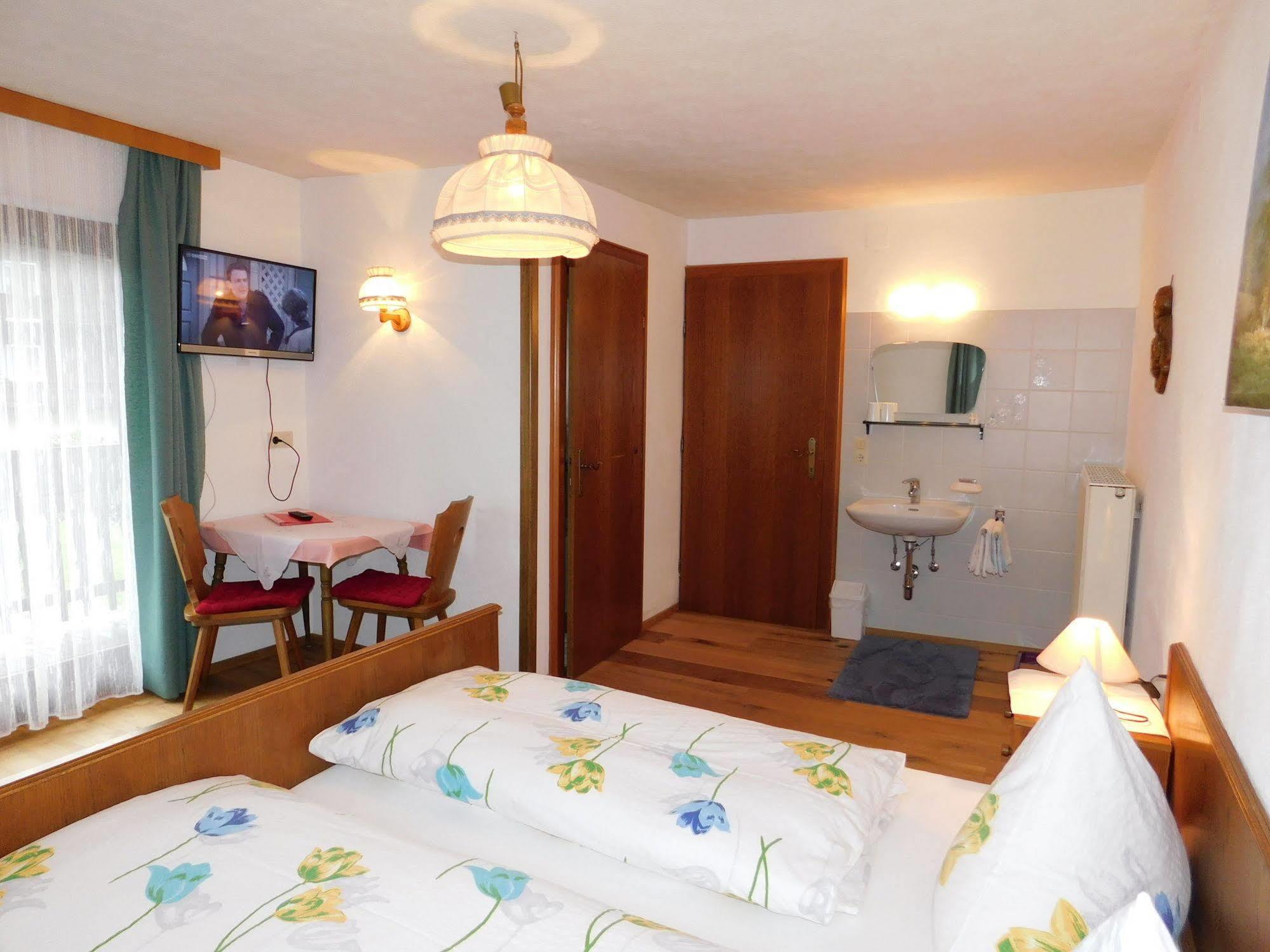 Gaestehaus Zugspitzblick 베르왕 외부 사진